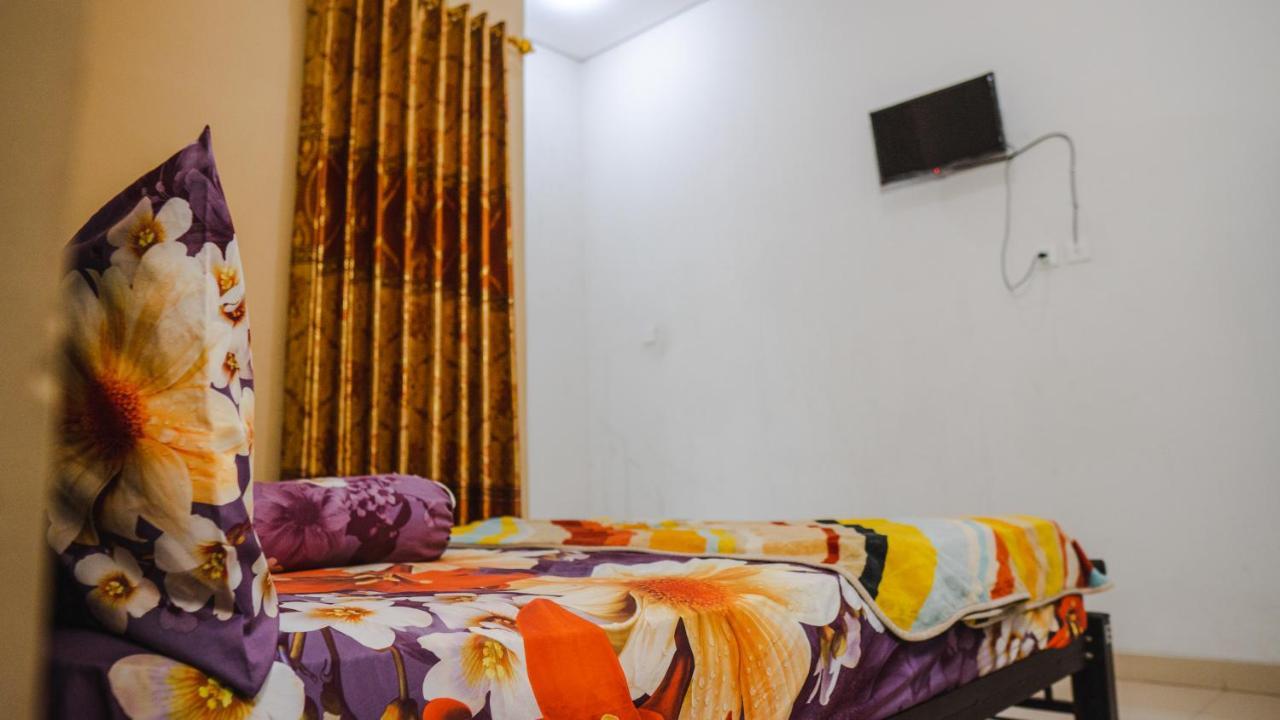 Sitiinggil Guest House Syariah Tegal  Esterno foto